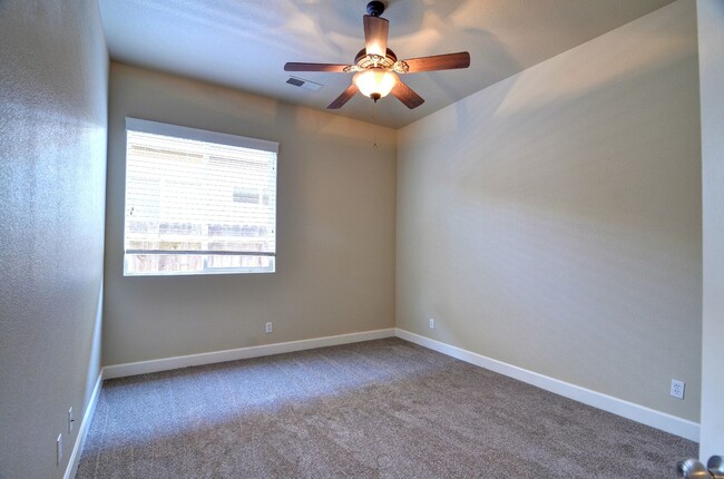 Building Photo - Immaculate Home off of Shepherd & Locan