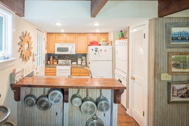 Building Photo - 107 Herbert St