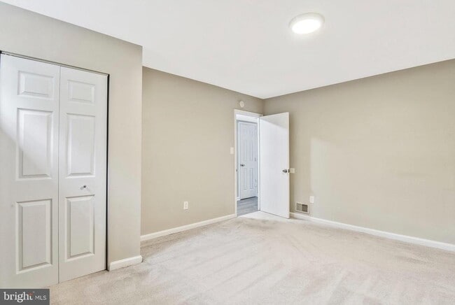 Building Photo - 10257 Friendship Ct