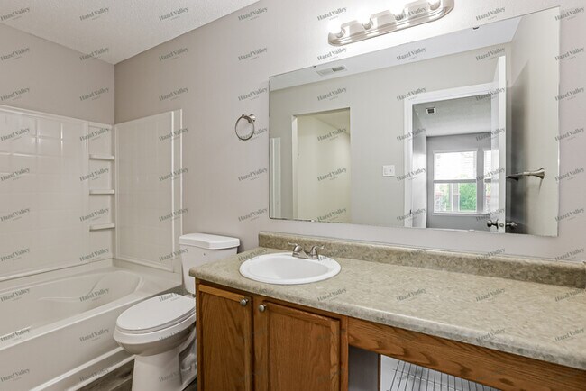 Building Photo - 10785 Cyrus Dr