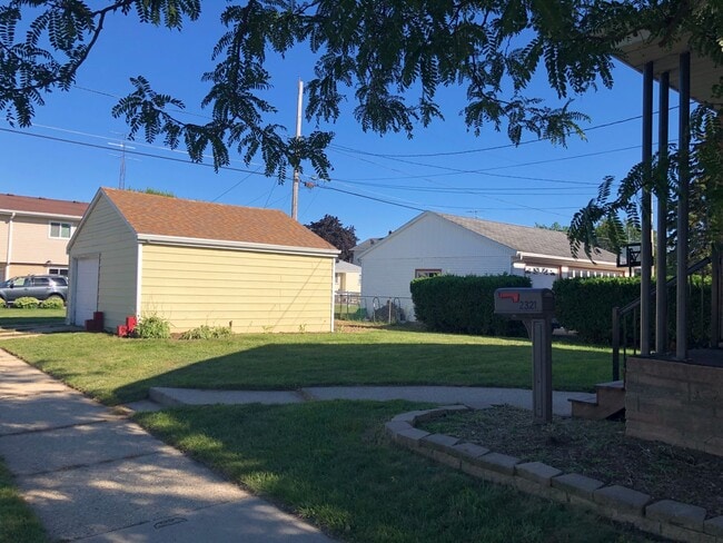 Building Photo - Charming 3-Bedroom Home Near Kenosha Dream Park