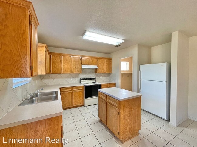 Building Photo - 3 br, 2.5 bath House - 4008 Sunflower Drive