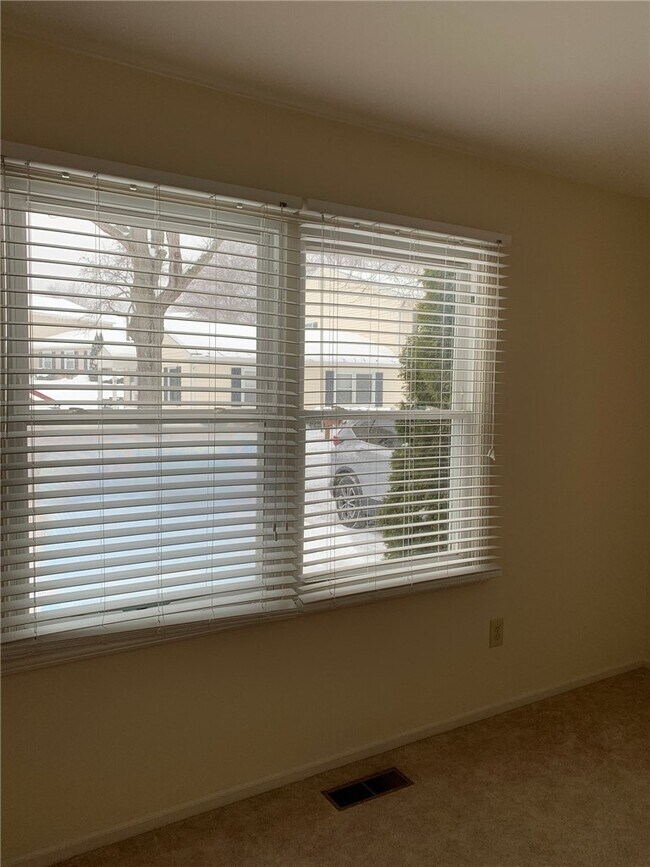 Building Photo - 26 Heron Way S