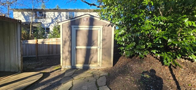 Building Photo - Troy