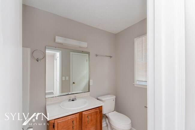 Building Photo - The living is easy in this 3 bedroom, 2 ba...