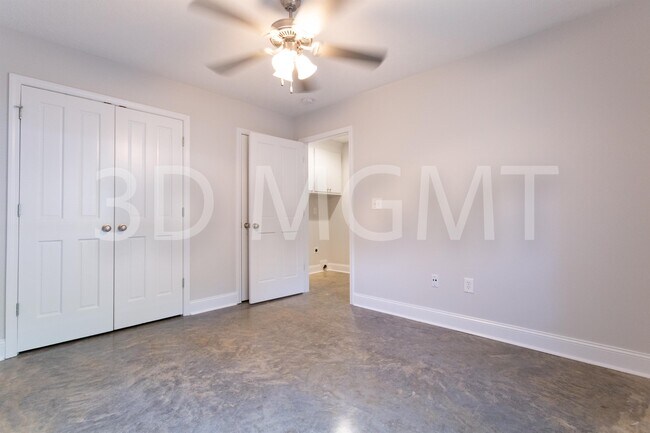 Building Photo - 103 Wedgewood Cr