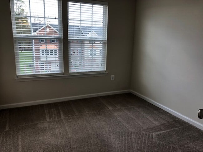 Building Photo - 3 Bedroom Townhome in Waynesboro!