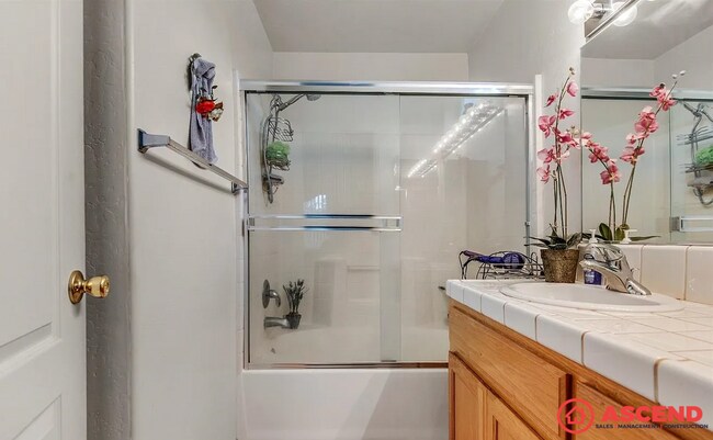 Building Photo - Beautiful 3BD/2BA Home in SW Bakersfield — Fireplace, Landscaping Included & Lovely Backyard!