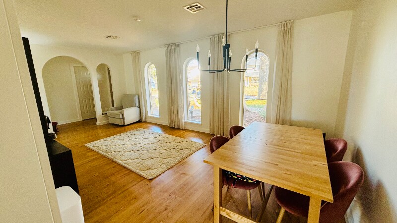 Building Photo - 8705 Lakeaire Dr