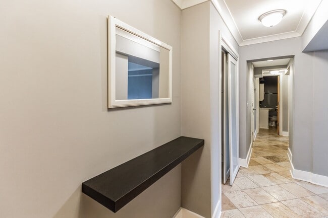 Building Photo - Cozy & bright 1 Bd/1Bth condo in Brookland House Condominium!