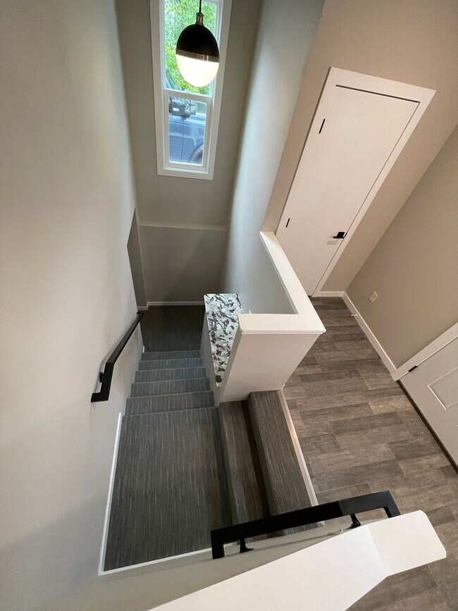 Building Photo - Newly Remodeled 2 Bed 1.5 Bath Home will Large Oversized 2-Stall Garage!