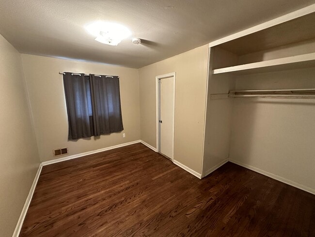 Building Photo - 23581 Loomis Ct