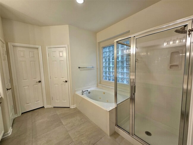 Building Photo - 98 W Knightsbridge Dr