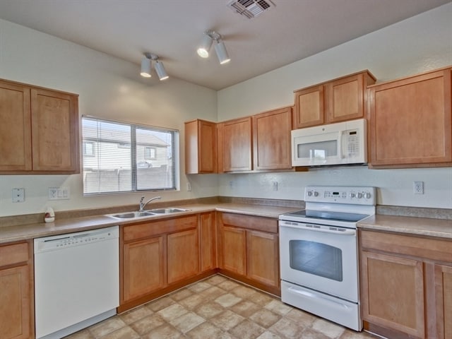 Building Photo - 5128 W Shumway Farm Rd