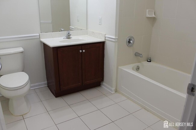Building Photo - 613 Doral Ct