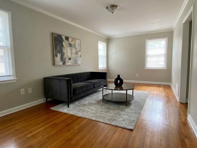 Building Photo - 3 bed, 1 bath in Colonial Acres near Quince and Colonial