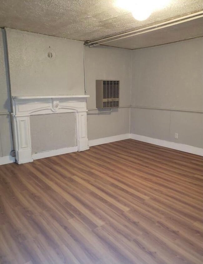 Building Photo - 208 Orange St