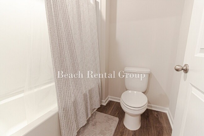 Building Photo - 5 Bedroom Home in Myrtle Beach