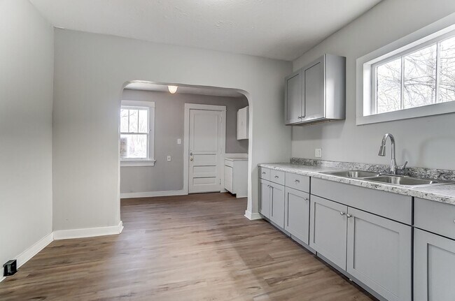 Building Photo - Three Bedroom Home for Lease in Dayton!