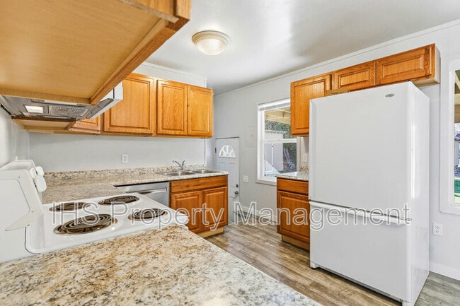 Building Photo - 1105 Thayer Dr