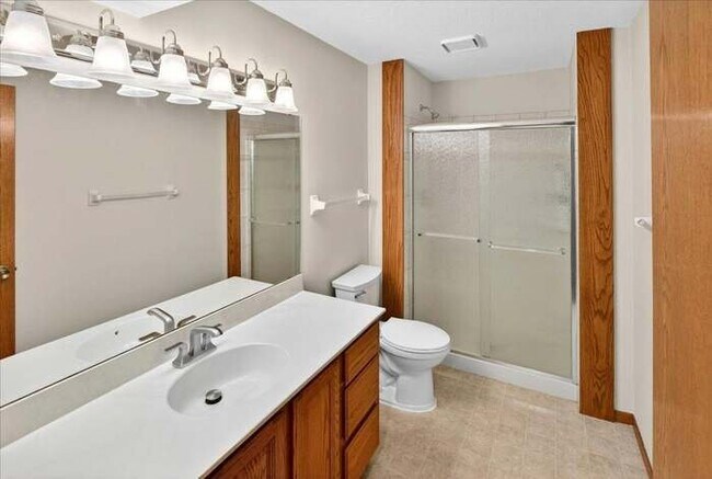 Building Photo - 1222 Saddlebrook Ln