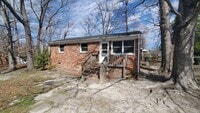 Building Photo - 3 Bedroom 1 Bathroom House