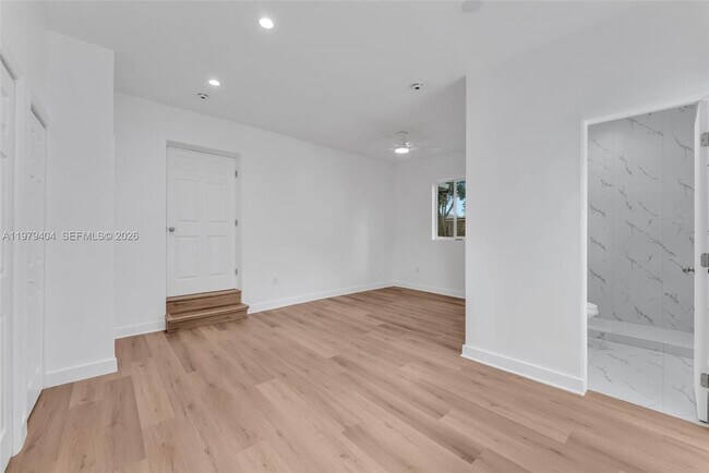 Building Photo - 2121 SW 30th Ct