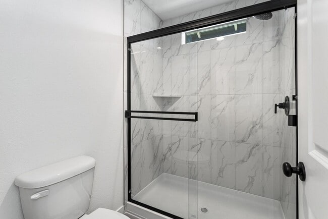 Building Photo - 2022 - Plenty of upgrades !  Access to Pool + Amenities. AC on Main, Walking trails, Nice End uni...