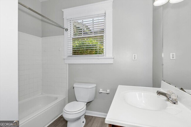 Building Photo - 1943 Heckle St