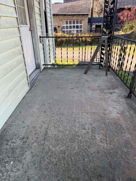 Building Photo - 10790 Erie Rd