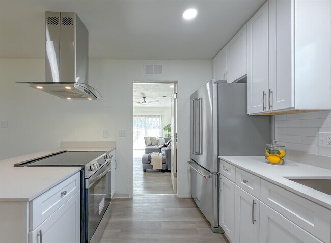 Building Photo - 2059 Little River Ln