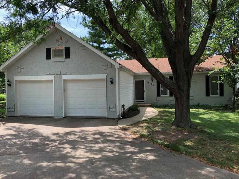 Front - 15120 S Blackfeather Dr