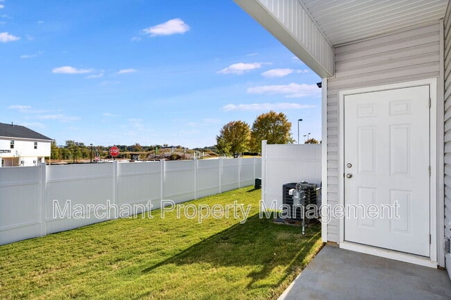 Building Photo - 27 English Ct