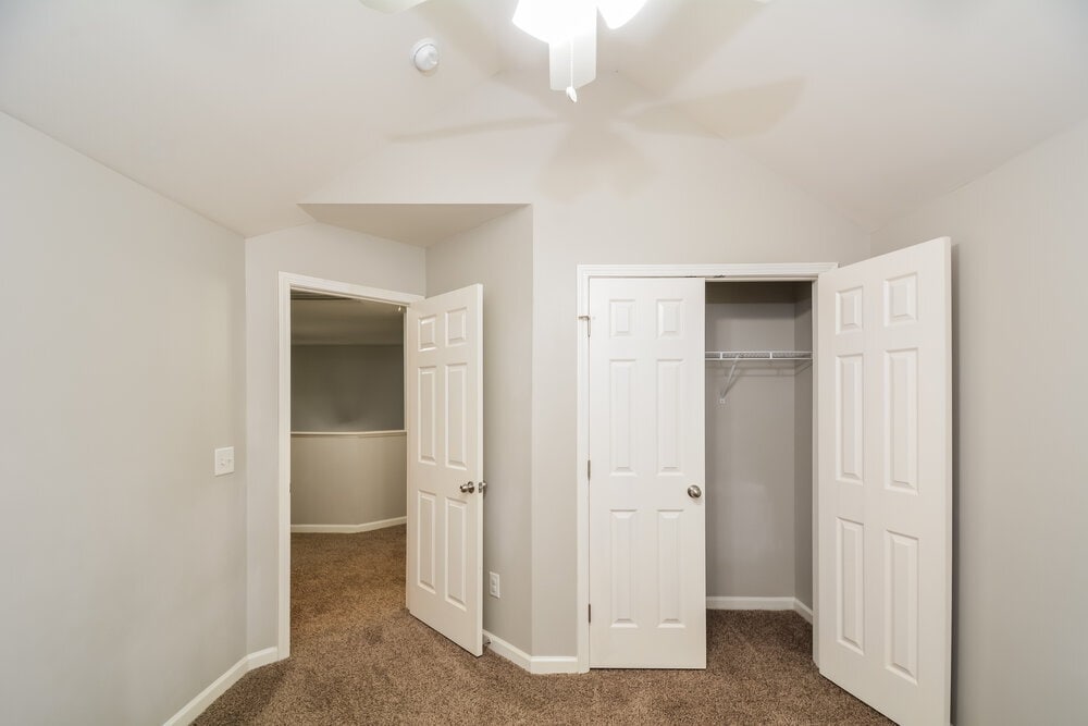 Building Photo - 923 Red Oak Tree Dr