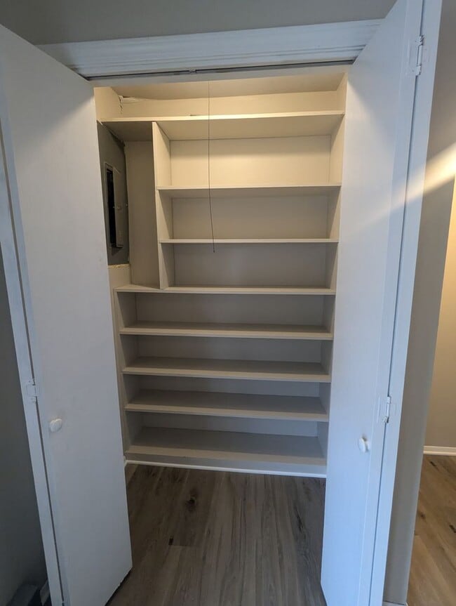 Building Photo - 2 Bedroom/1.5 Bathroom Townhouse in South ...