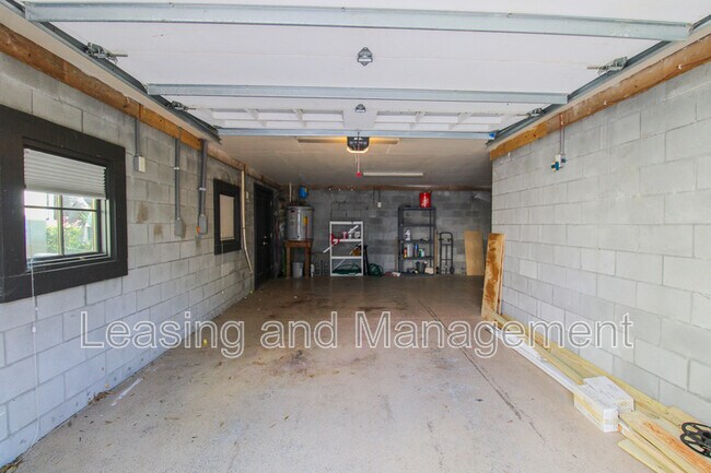 Building Photo - 13 Corinne St