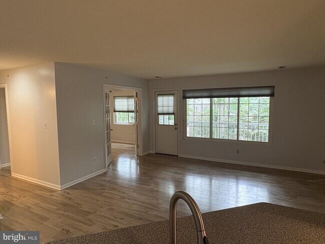 Building Photo - 9 Tintern Ct