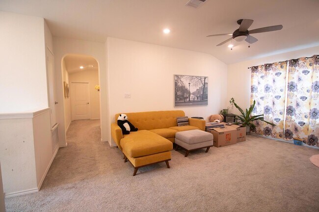 Building Photo - 2105 Ebony Dove St