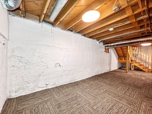 Building Photo - 507 Welch Ave