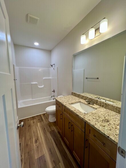 Building Photo - 3912 Meadow Ln