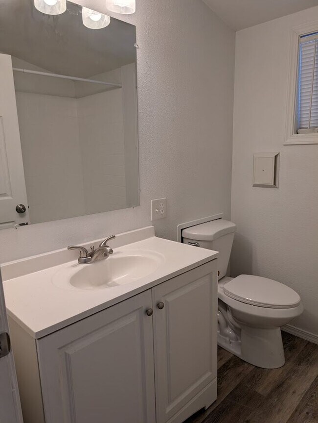 Building Photo - Dog-Friendly Orofino House