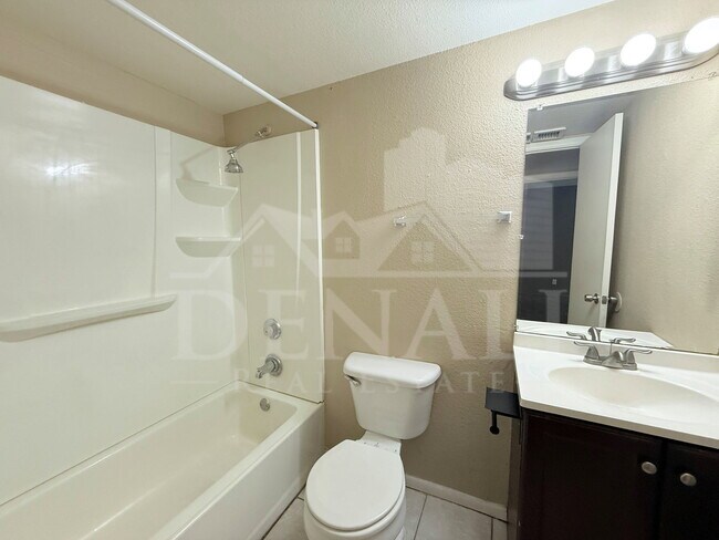 Building Photo - 4514 E Riverside St