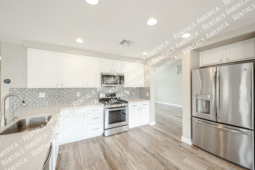 Building Photo - 2305 E Cherry Hills Pl