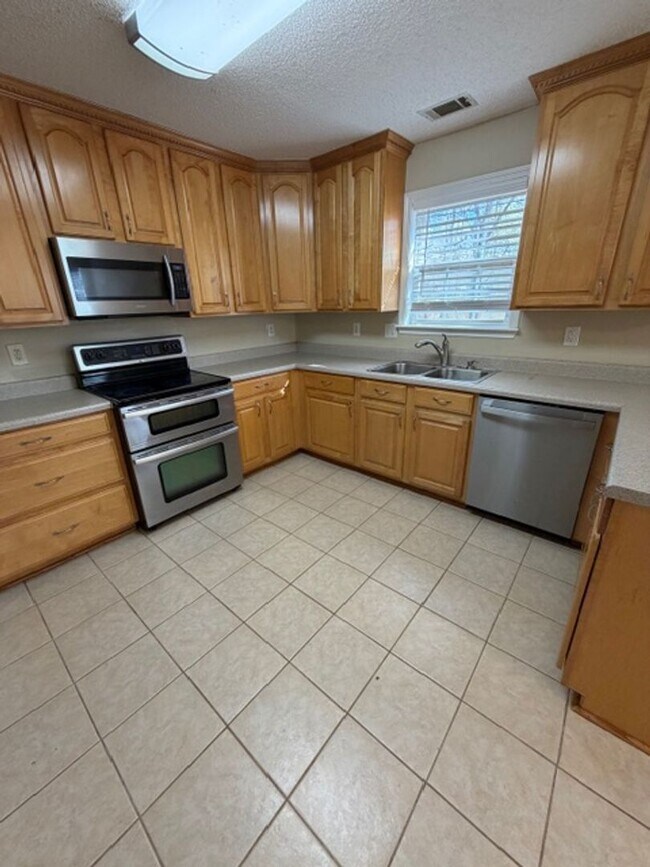 Building Photo - Charming Bonaire Home with Workshop, Privacy Fence & Spacious Layout!