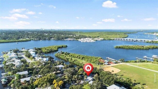 Building Photo - 8825 Oak St