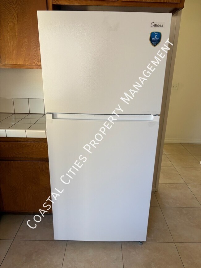 Building Photo - 1696 Carmel Cir E