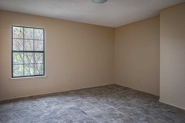 Building Photo - 238 Tomahawk - RENTAL Trl