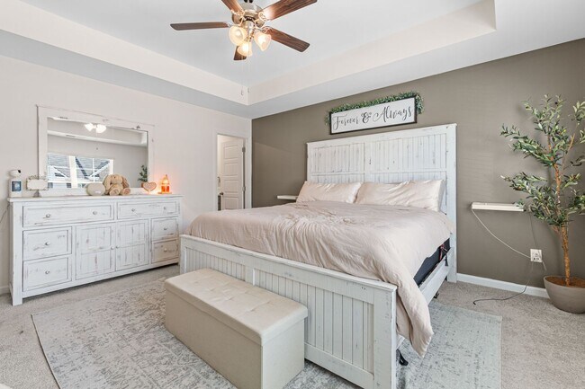 Building Photo - Welcome Home to Comfort, Space & Convenience in Decatur!