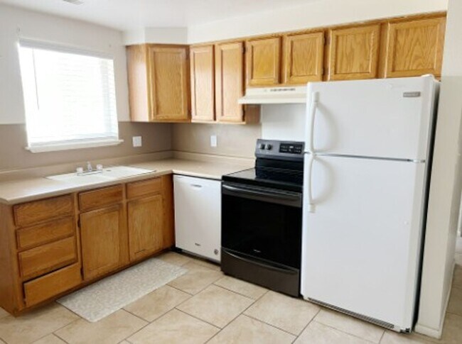 Building Photo - 2 Bed / 1 Bath Apartment in Provo!