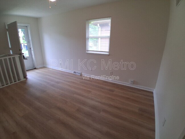 Building Photo - 5623 NE 51st St